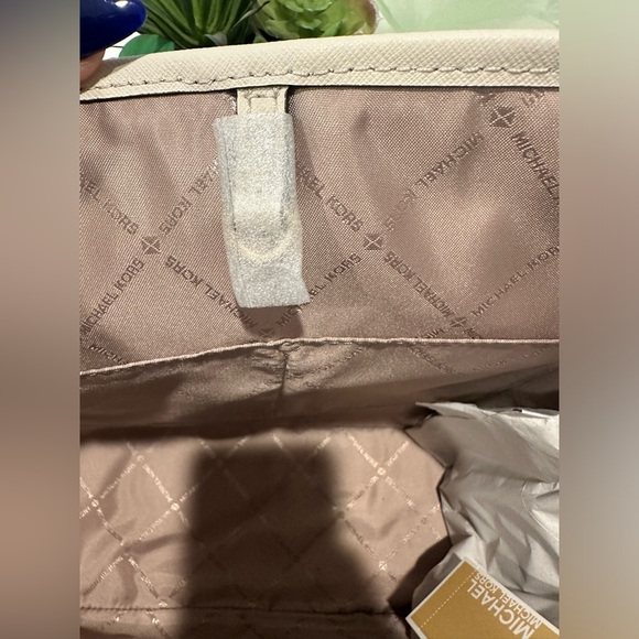 Michael Kors Jet Set MD Carryall Tote - Picture 5 of 5